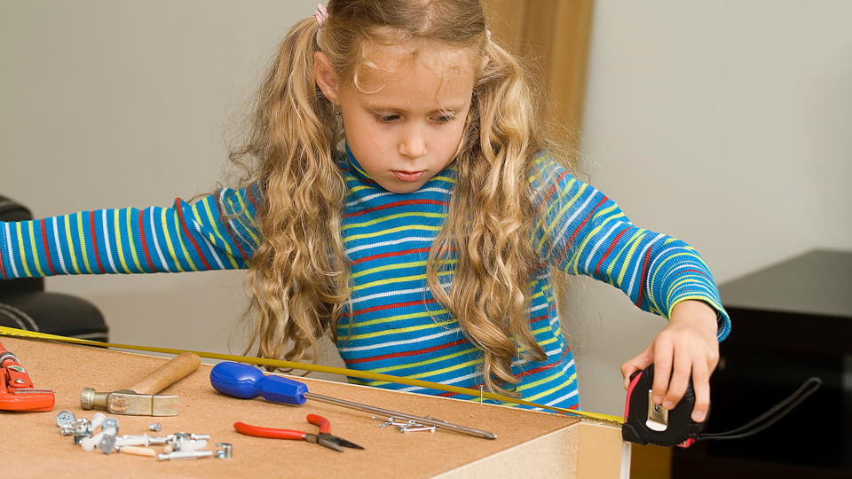 https://t7.leapfrog.com/images/lp-content-img/preschooler_measuring_with_tape_measurer.jpg